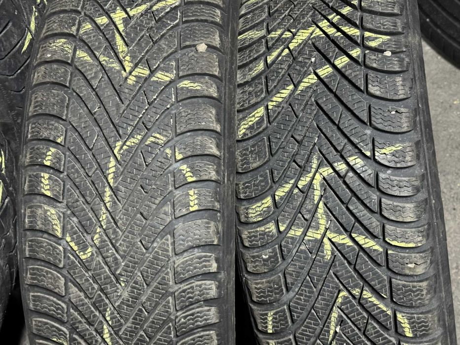 Vând set anvelope de iarnă Pirelli