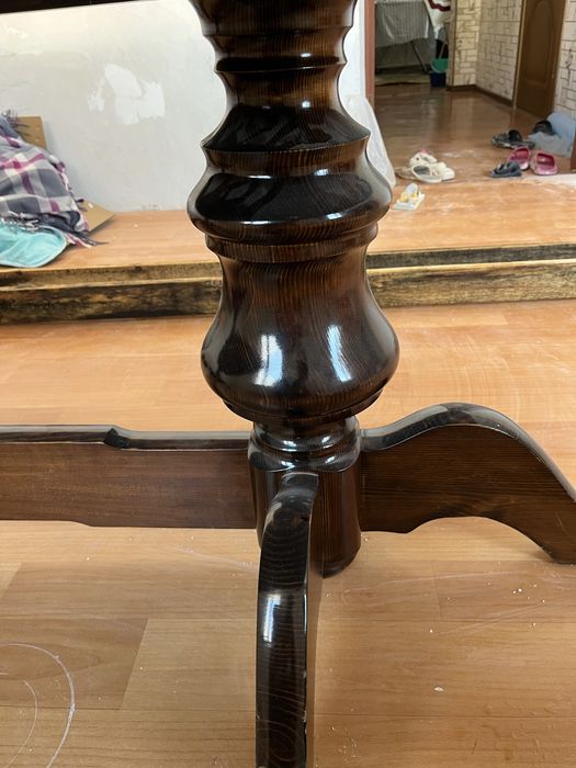 Стол со стальями