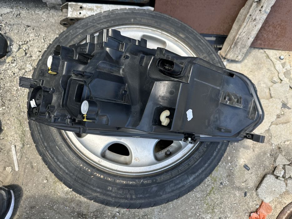 VW Taigo 23г десен фар IQ Led ОеМ