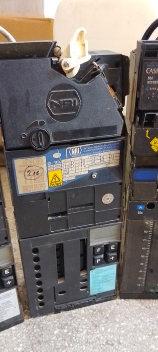 Монетници за продажба