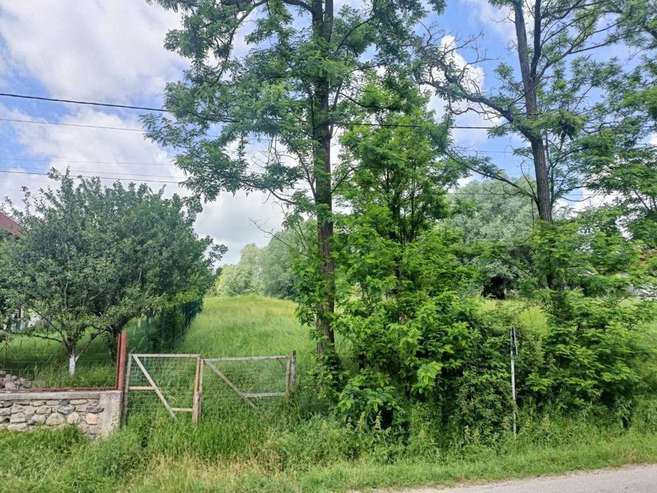 Teren intravilan poziție excelenta