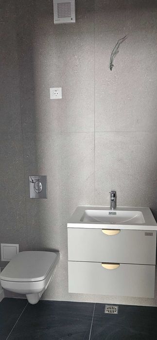 Apartament 3 camere,2 bai etaj 1/3,lift,an constructie 2026