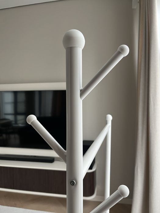 Вешалка наполная с колесиками