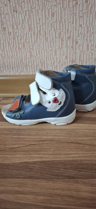 Продам ортопедическую детскую обувь