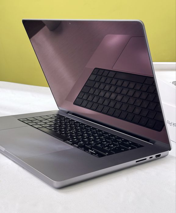 Macbook Pro 16 1m pro, 32 gb ram, 512 ssd