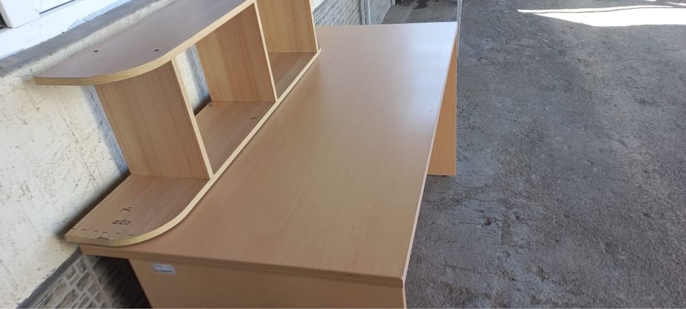 Продаю компьютерный стол