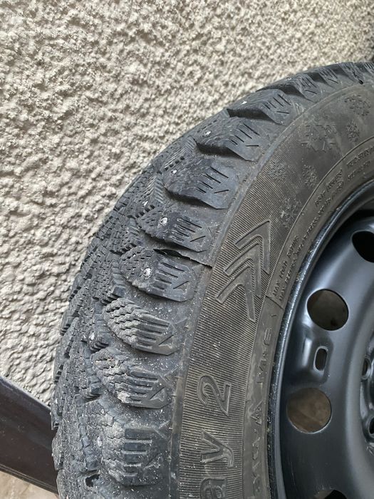Продам зимнию резину с дисками R 15