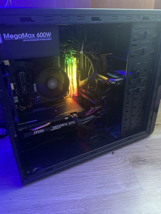 Гейминг компютър(gaming pc)+монитор+мишка+компютър+mousepad