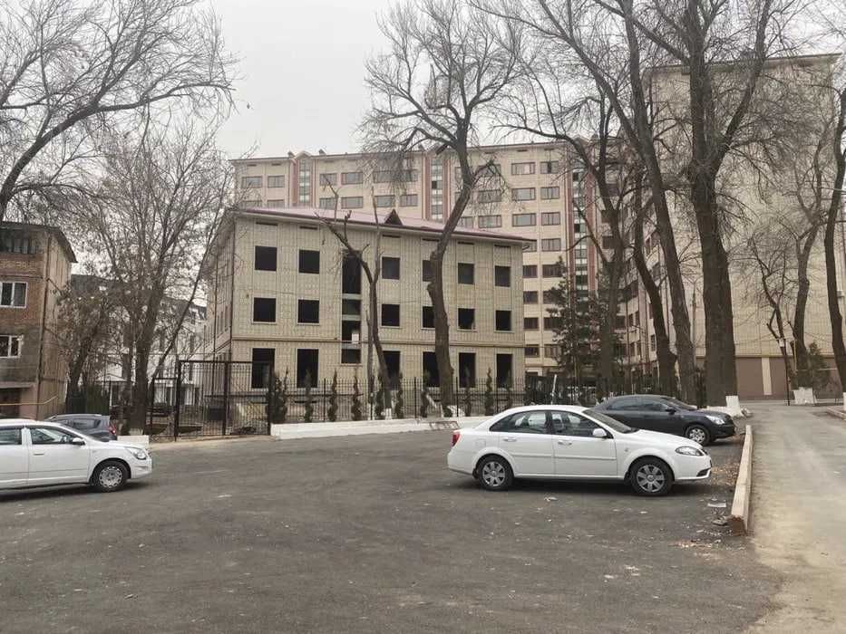 Отдельно стоящее здание 1656 м² в Чиланзаре | 10 соток |