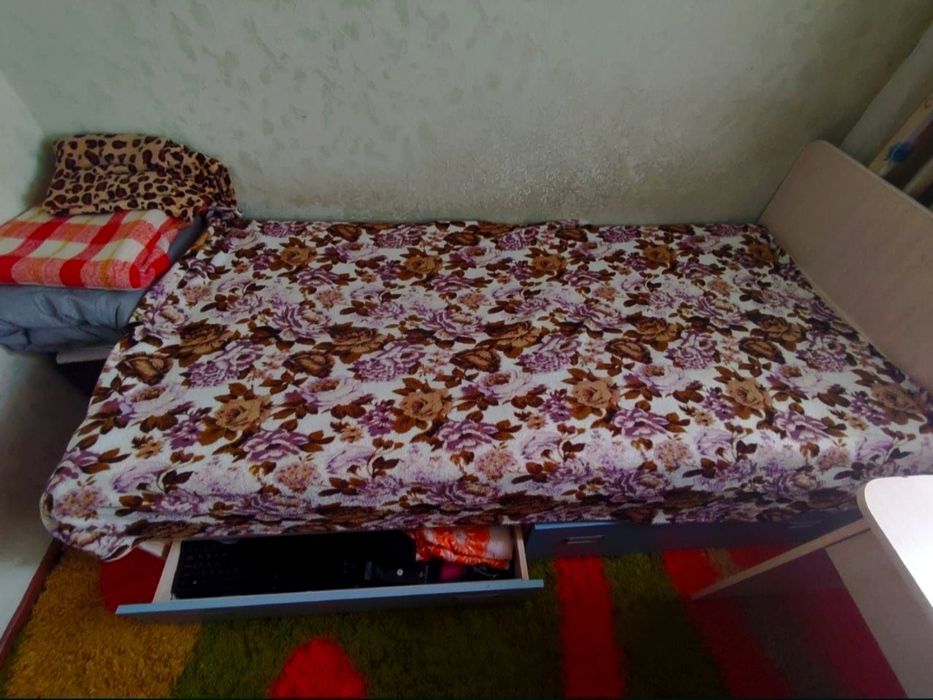 Продам кровать с матрасом