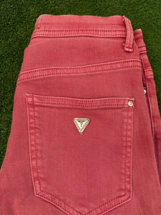 Дамски дънки и гащеризон на марката Guess