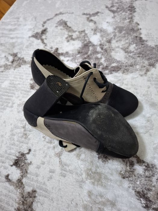 Vând pantofi cu toc dama