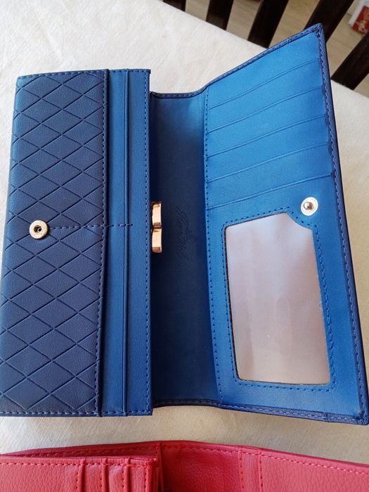 Дамски кожени портфейли