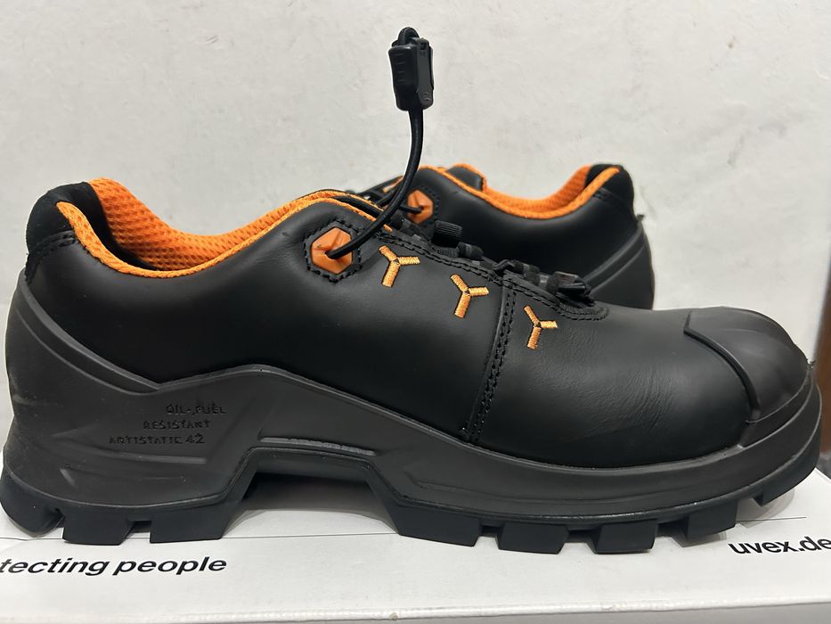 Pantofi Uvex mărimea 42