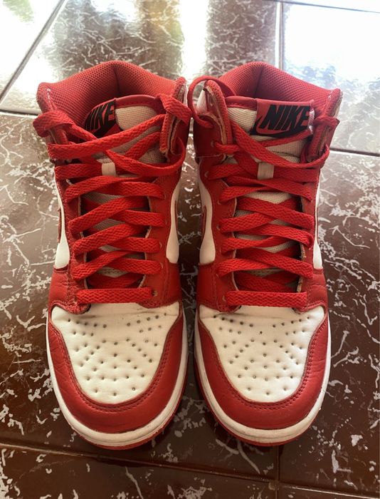 Nike dunks high red