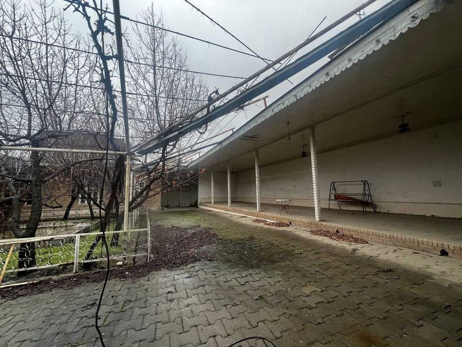 Янги бозор худудида жойлашган 11 сотик ховли сотувда