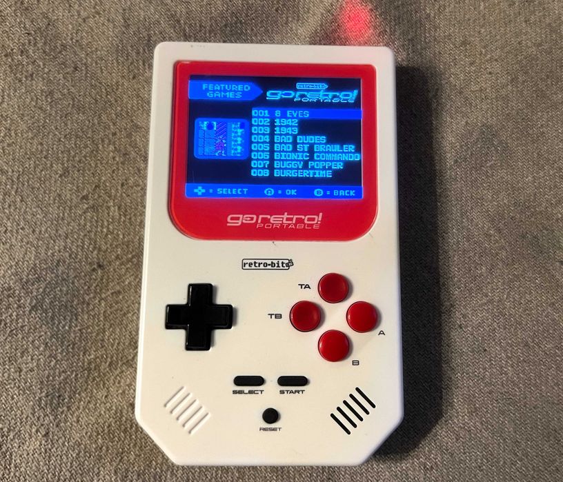 Consola Retro-Bit Go Retro Portable 300 Jocuri Retro LCD Color