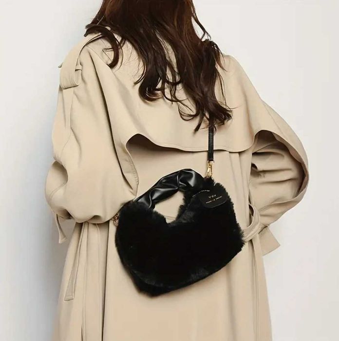 Малка пухена, кокетна чанта