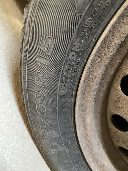 Продам шины зимние  с дисками 195/60/R15