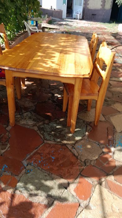 Деревянный стол и 6 стульев