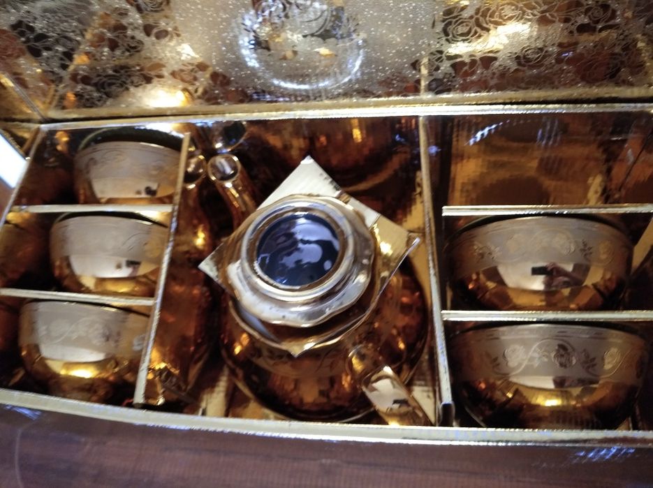 Продам  чайник с пиалками  и др. посуду