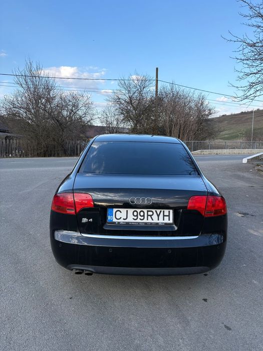 Audi A4 Vând Audi A4 B7 S-line int/ext foarte bine întreținută!