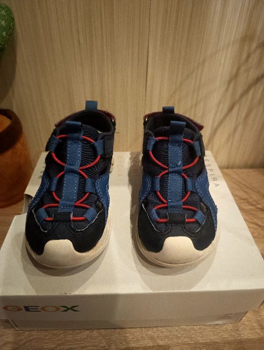 Полуотворени сандали за момче Geox  25 номер