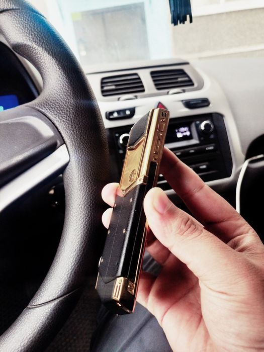 Продам телефон vertu