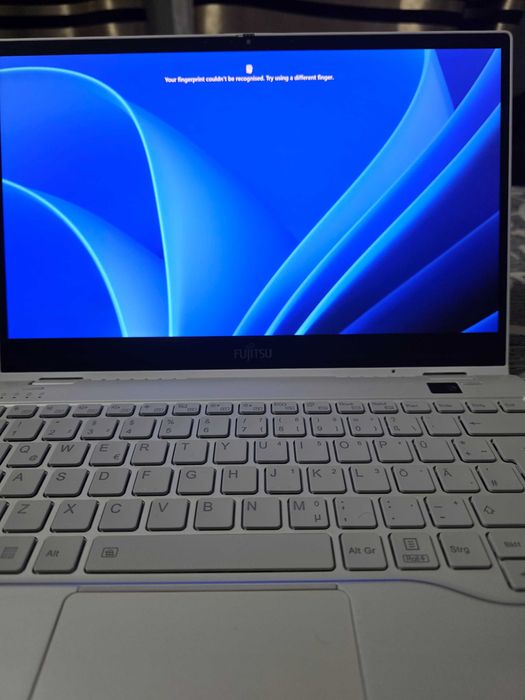Fujitsu ultrabook u9313x laptop