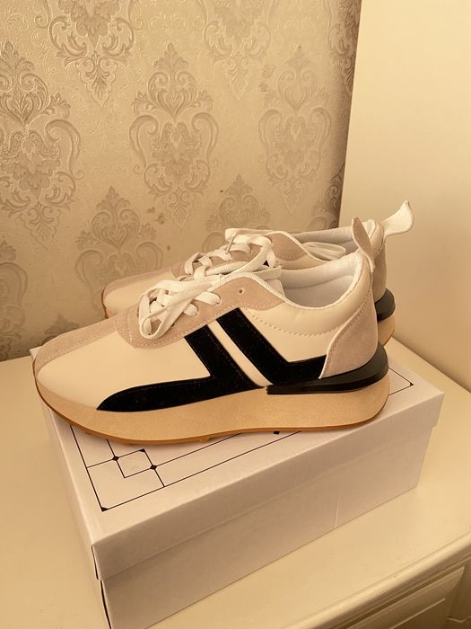 Продам новые кроссовки