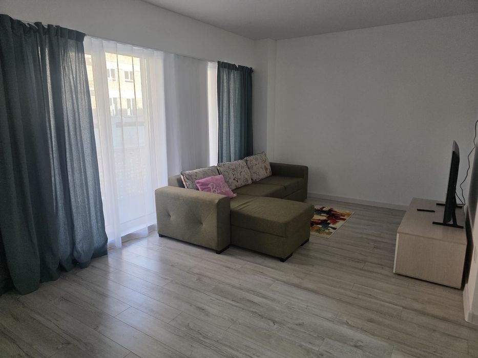 Închiriez apartament