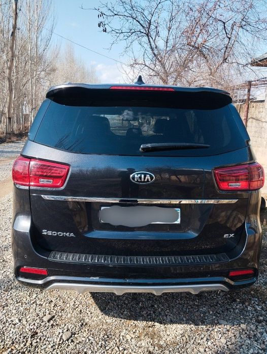 Kia carnival sotiladi