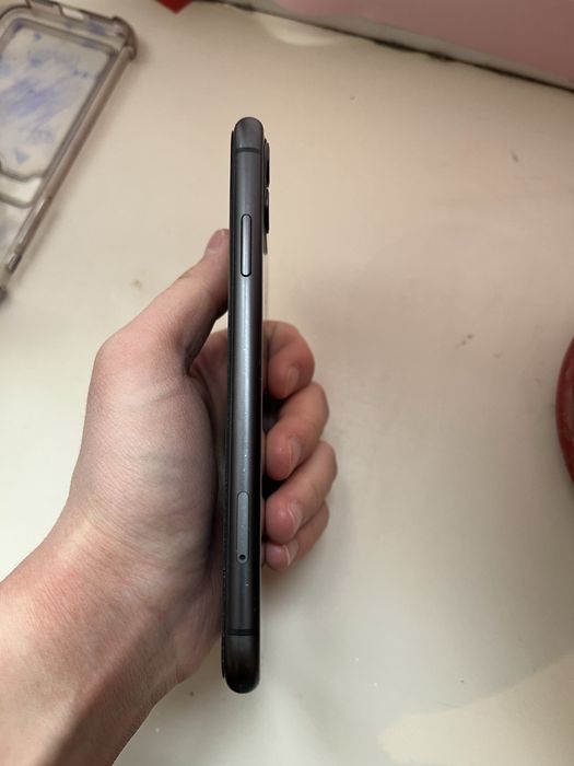 продам 11 айфон в идеальном состоянии