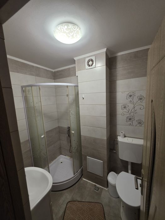 Vând apartament 2 camere semidecomandat etaj 1