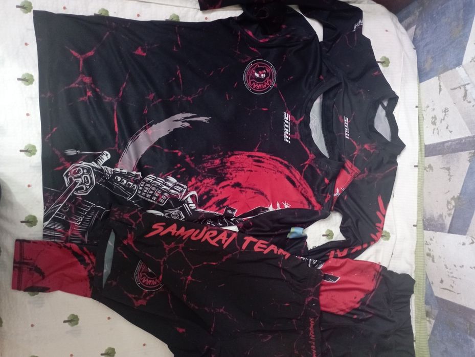 Продаю спортивный коплект