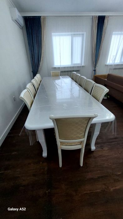 Гостинный стол со стульями