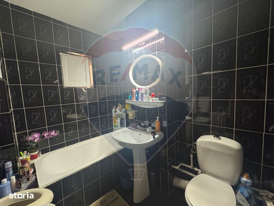Apartament cu 4 camere de vânzare în zona Craiovita Noua