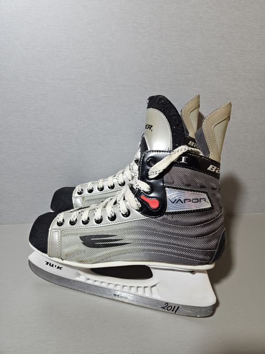 Patine hochei 3011 Bauer Vapor, marime 44, lungime interioara 28cm.