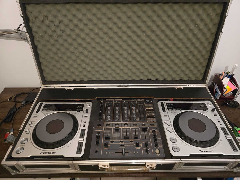 Pioneer CDJ-800MK2 x2 + DJM-600 + Flight Case – stare excelentă