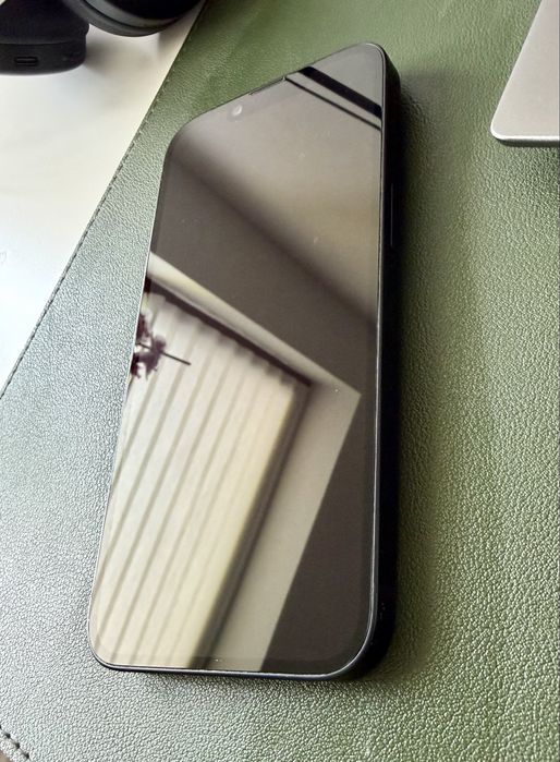 iPhone 14 128GB Midnight, deblocat, Battery Health 87%, cutie + cablu