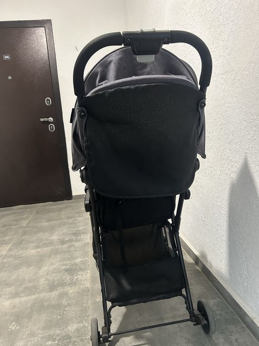 продам легкую прогулочную коляску