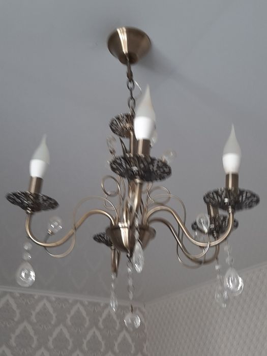 Продам люстры разные