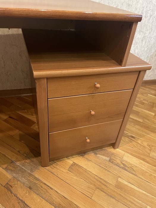 Стол письменный с тумбой