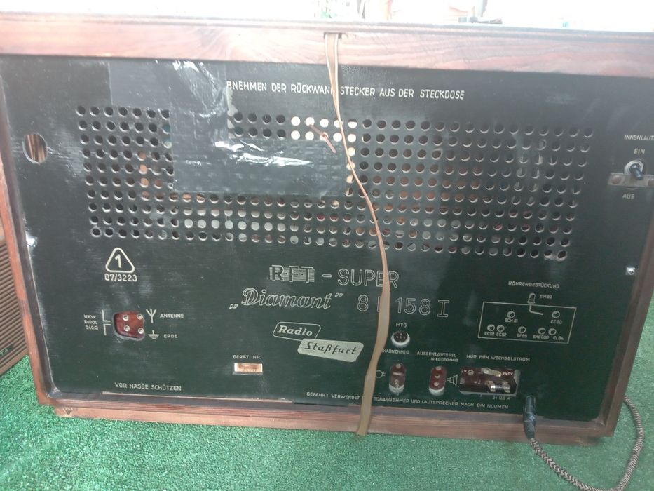 Radio vechi STASSFURT Diamant 1 si un Telefunken din anii '30