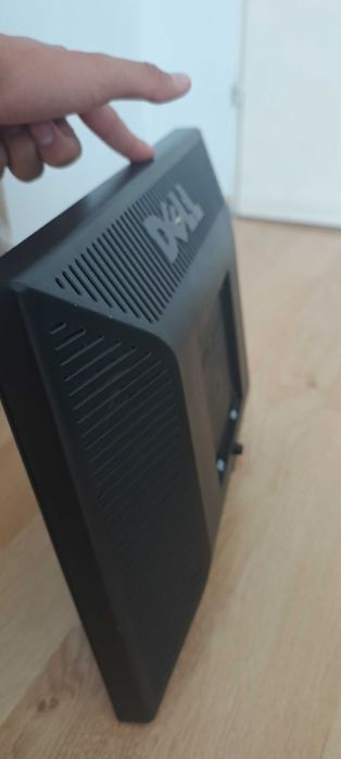 Продавам монитор DELL E178FPc – за части или ремонт