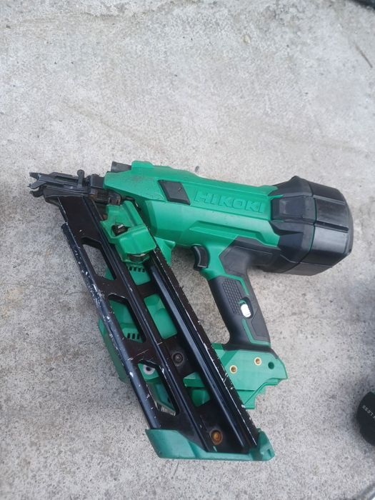 pistol de bătut cuie HiKOKI NR 1890DCA 18 v an 2024. se vinde doar corpul