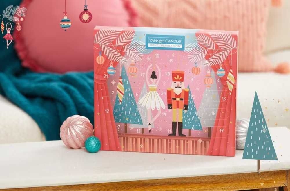 Коледен календар Yankee Candle 24 броя свещи 8 различни аромата Адвент