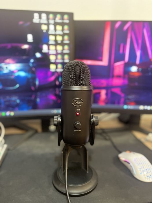 Microfon Blue Yeti (Black - Stare Foarte Buna)