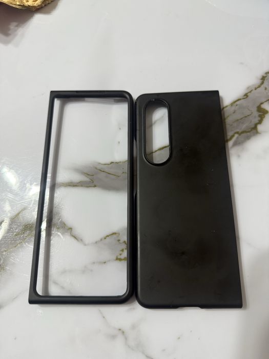 Samsung Fold 4……………