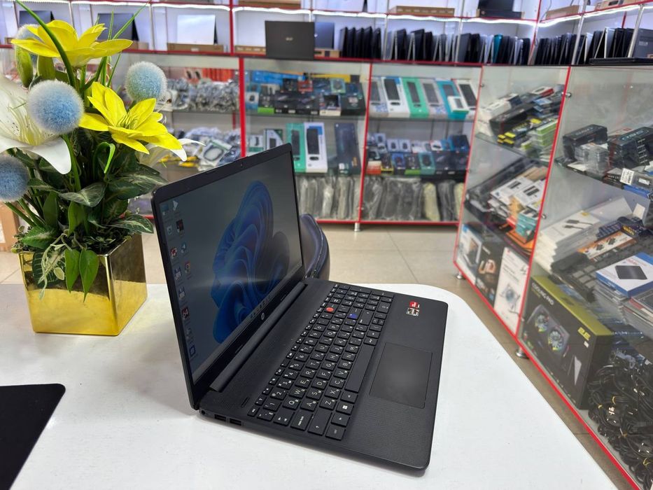 HP AMD ryzen 5 5500U ddr4 8/256 SSD holati ideal